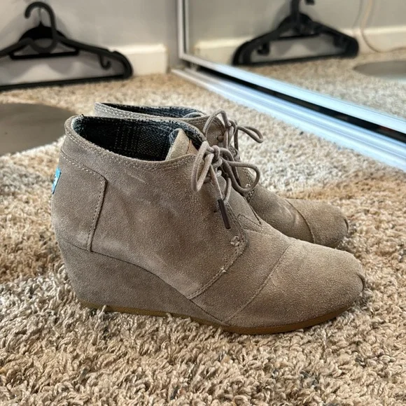 Desert Wedge Toms In Taupe Suede Size 7.5 - Picture 2 of 11